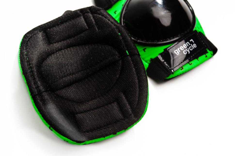 Защита для детей Green Cycle FLASH наколенники, налокотники, перчатки, зелено-черный