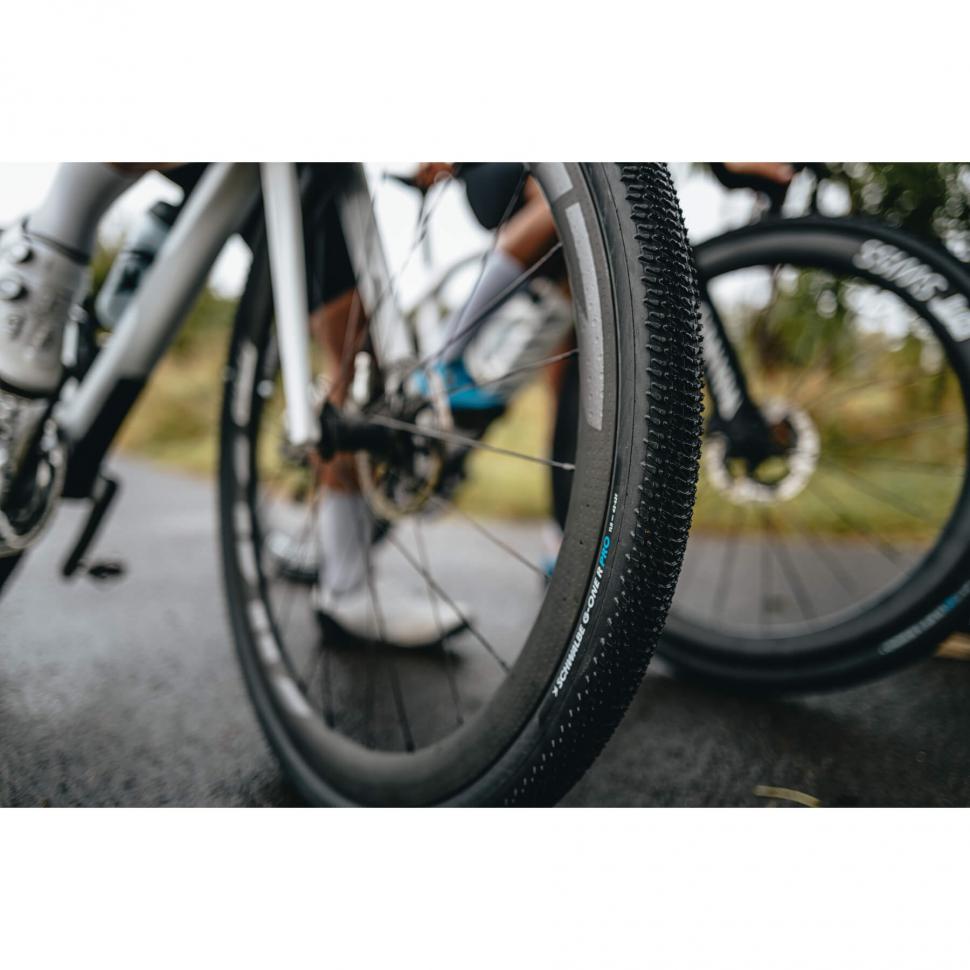Покрышка 28x1.35 (700x35C 35-622) SCHWALBE G-ONE R PRO Evo, Super Race, V-Guard, TLR B/TS-SK HS610 ADDIX Race 67EPI Покрышка 28x1.35 (700x35C 35-622) SCHWALBE G-ONE R PRO Evo, Super Race, V-Guard, TLR B/TS-SK HS610 ADDIX Race 67EPI