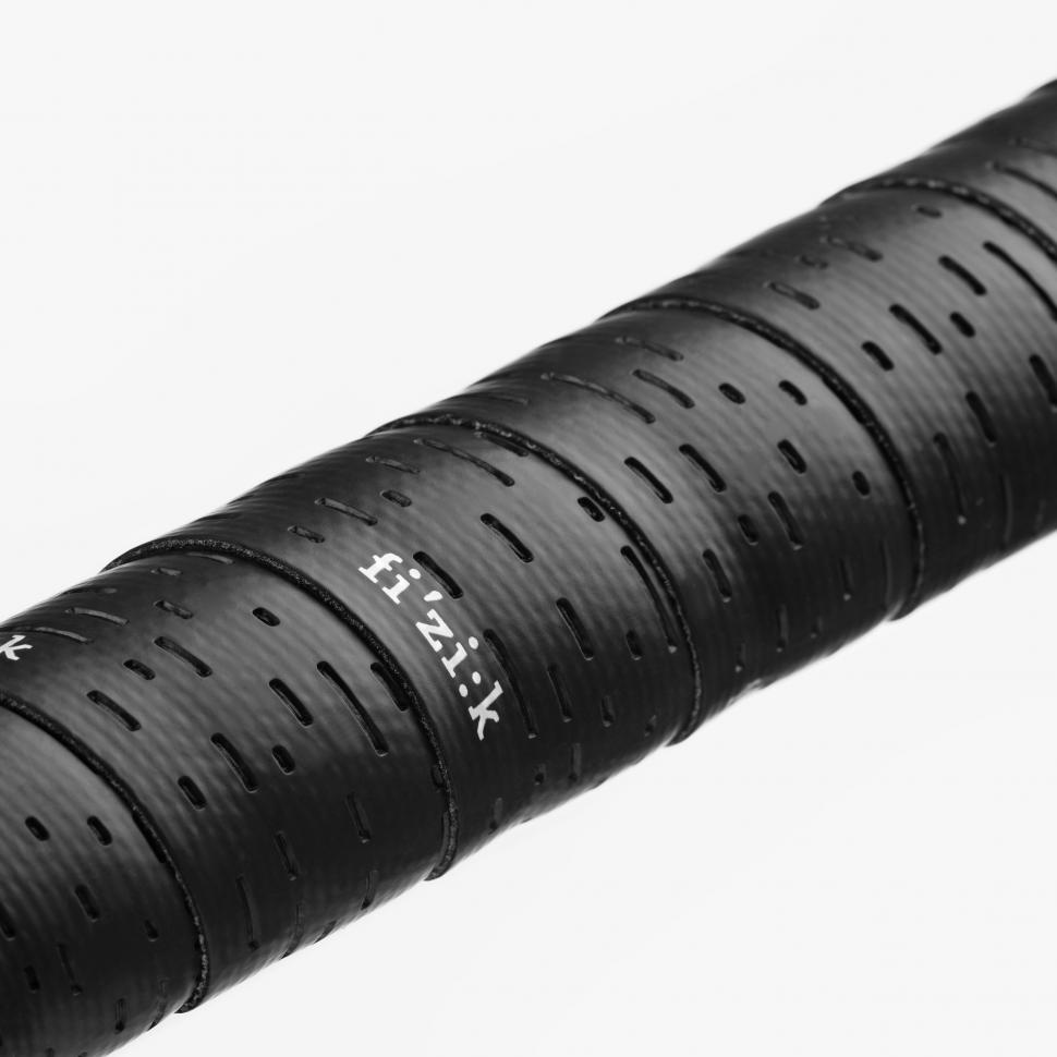 Обмотка руля Fizik COMFORTFEEL, 3,5 мм, TACKY BLACK Обмотка руля Fizik COMFORTFEEL, 3,5 мм, TACKY BLACK