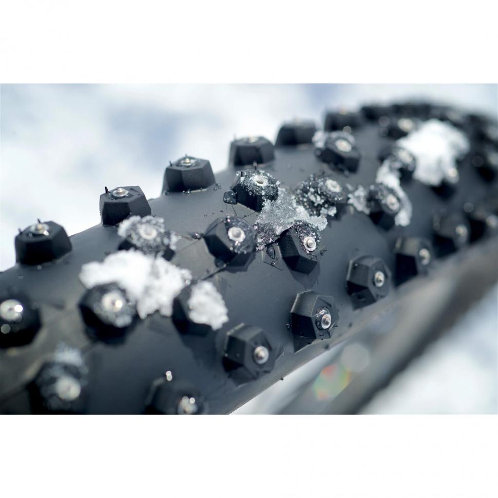 Покрышка 27.5x2.25 (57-584) Schwalbe ICE SPIKER PRO Perfomance HS379 R-Guard 378 шипов B/B-SK WiC 67 EPI Покрышка 27.5x2.25 (57-584) Schwalbe ICE SPIKER PRO Perfomance HS379 R-Guard 378 шипов B/B-SK WiC 67 EPI