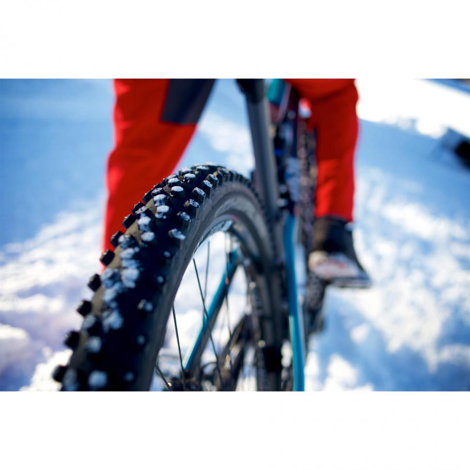 Покрышка 27.5x2.25 (57-584) Schwalbe ICE SPIKER PRO Perfomance HS379 R-Guard 378 шипов B/B-SK WiC 67 EPI Покрышка 27.5x2.25 (57-584) Schwalbe ICE SPIKER PRO Perfomance HS379 R-Guard 378 шипов B/B-SK WiC 67 EPI