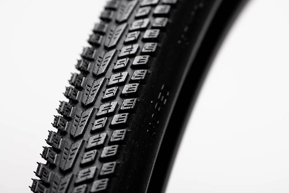 Покрышка 700x35 (37-622) GoodYear Transit Tour Plus S5:Protection, Wire, Black + reflective strips, 60tpi