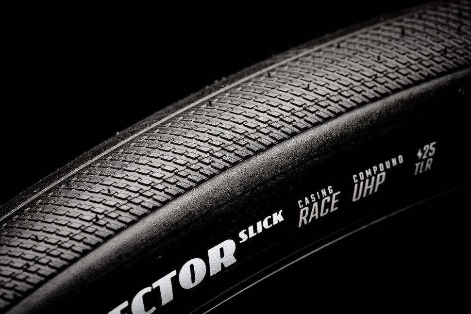 Покрышка 700x40 (40-622) GoodYear Connector Slick, Race, Dynamic:UHP, Folding, Black