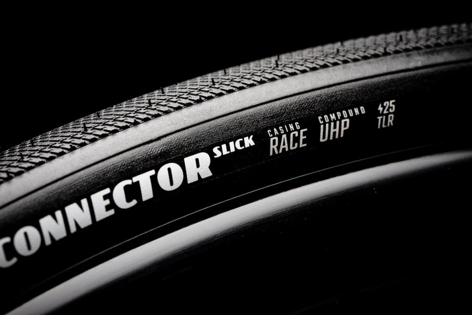 Покрышка 700x40 (40-622) GoodYear Connector Slick, Race, Dynamic:UHP, Folding, Transparent