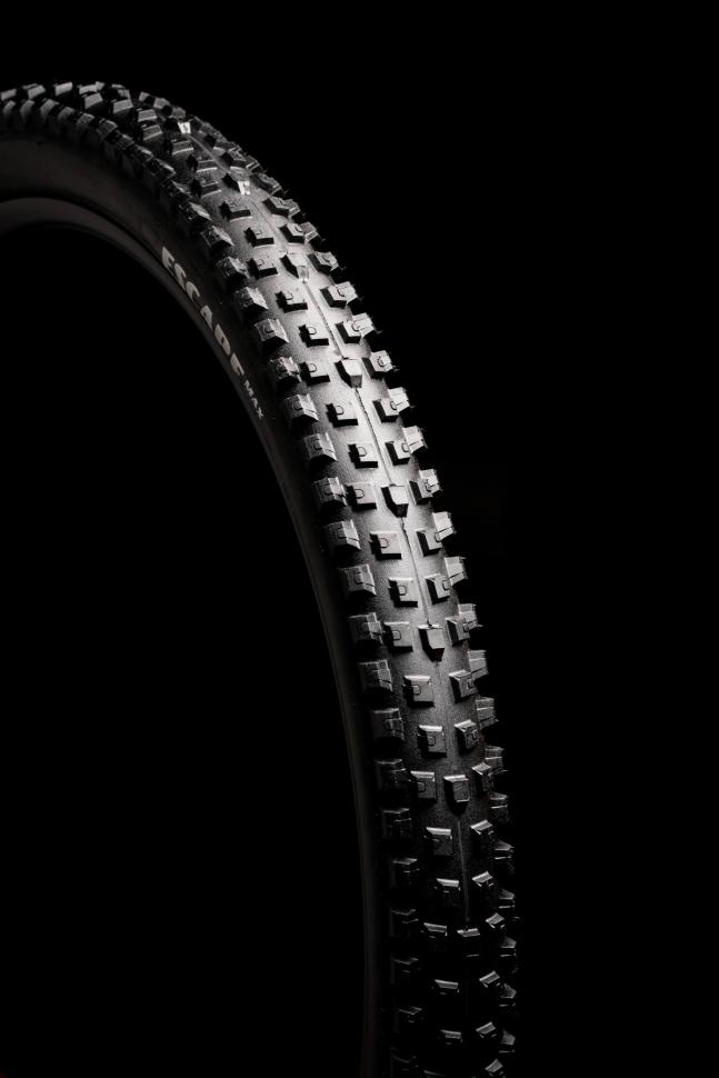 Покрышка 29x2.40 (61-622) GoodYear Escape Max, Trail Lite, Dynamic:Grip2, Folding, Black
