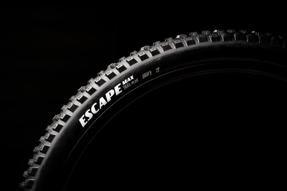 Покрышка 29x2.40 (61-622) GoodYear Escape Max, Trail Lite, Dynamic:Grip3, Folding, Black