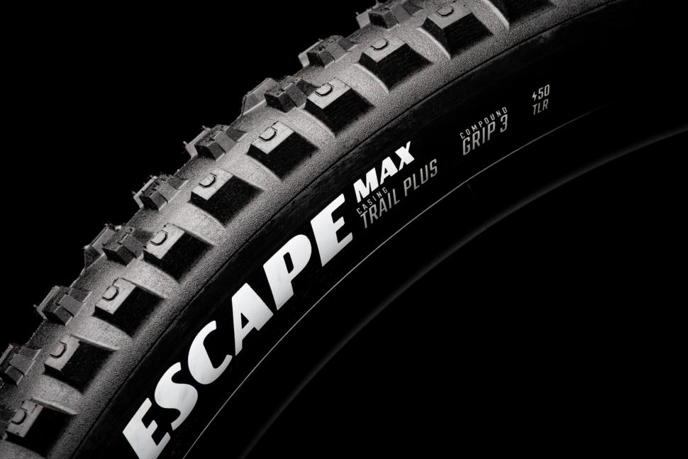 Покрышка 29x2.40 (61-622) GoodYear Escape Max, Trail Lite, Dynamic:Grip3, Folding, Black