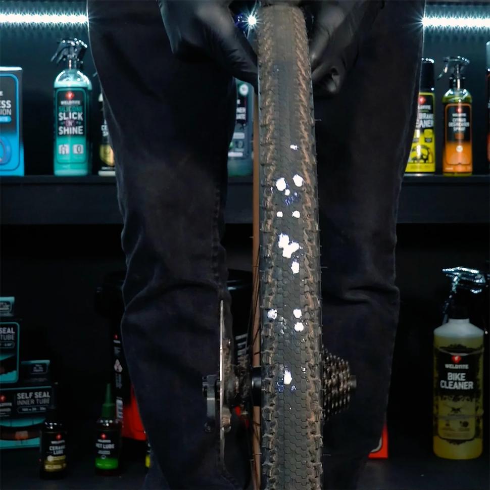 Герметик Weldtite 03093 TUBELESS SEALANT with Rubber Shred, для бескамерных шин, 1л