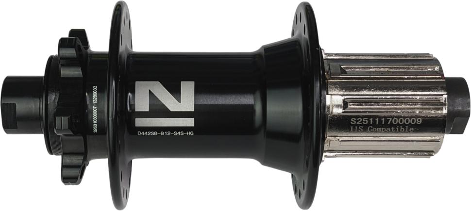Втулка задн. Novatec D442SB-B12-S4S-11S, 12x148, 32H, 6-bolt, HG11