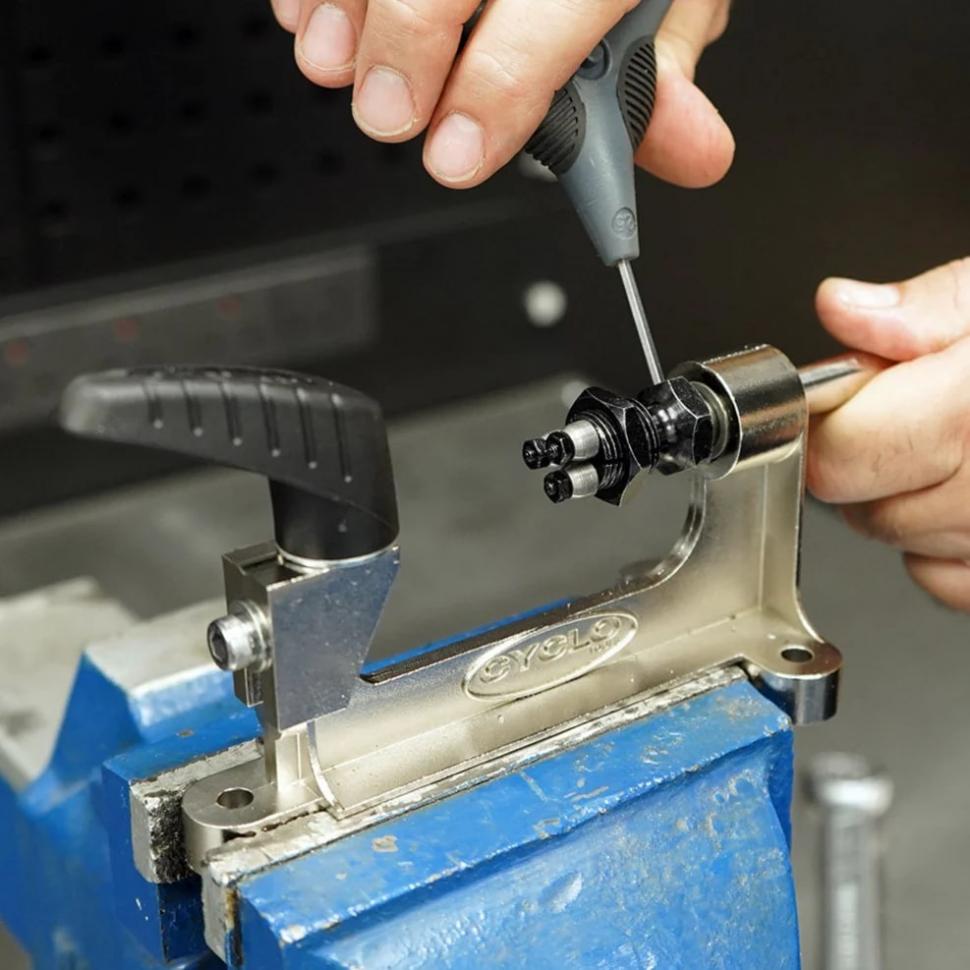 Инструмент Сyclo 07836 для накатки резьб спиц