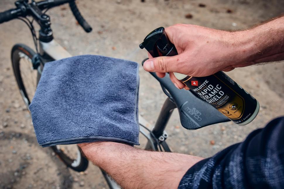 Полироль для велосипеда Weldtite 03103 Rapid Ceramic Shield, 250мл Полироль для велосипеда Weldtite 03103 Rapid Ceramic Shield, 250мл